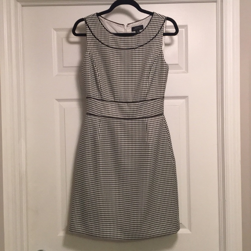 Like New! Tahari ASL Houndstooth Sheath Dress